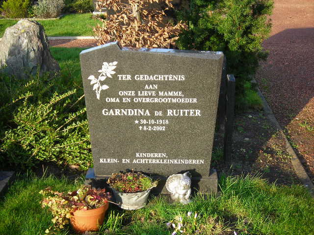 Grafsteen van Garndina de Ruiter (1918-2002)
