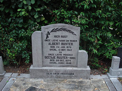 Grafsteen van Albert Ruijter (1878-1942)