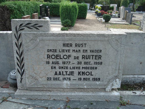 Grafsteen van Roelof Wolters de Ruiter (1877-1958)