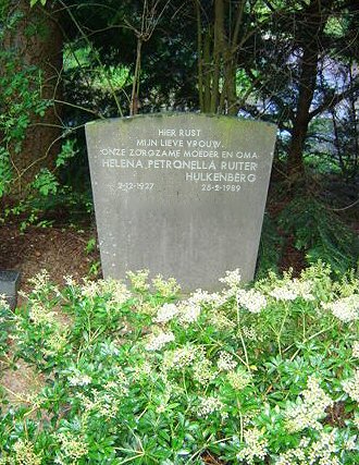 Grafsteen van Helena Petronella Ruiter - Hulkenberg (1927 - 1989)