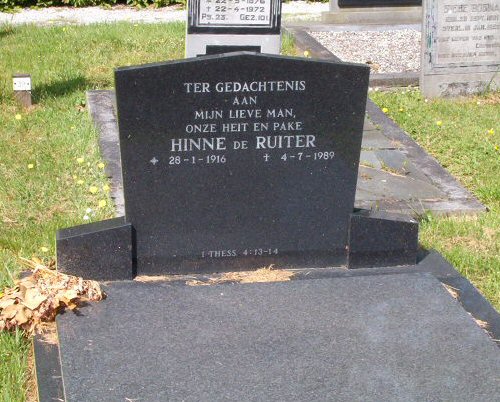 Grafsteen van Hinne DE RUITER (1916 - 1989)