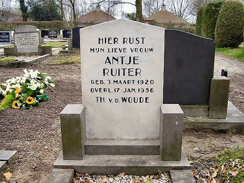 Grafsteen van Antje RUITER (1920 - 1956)
